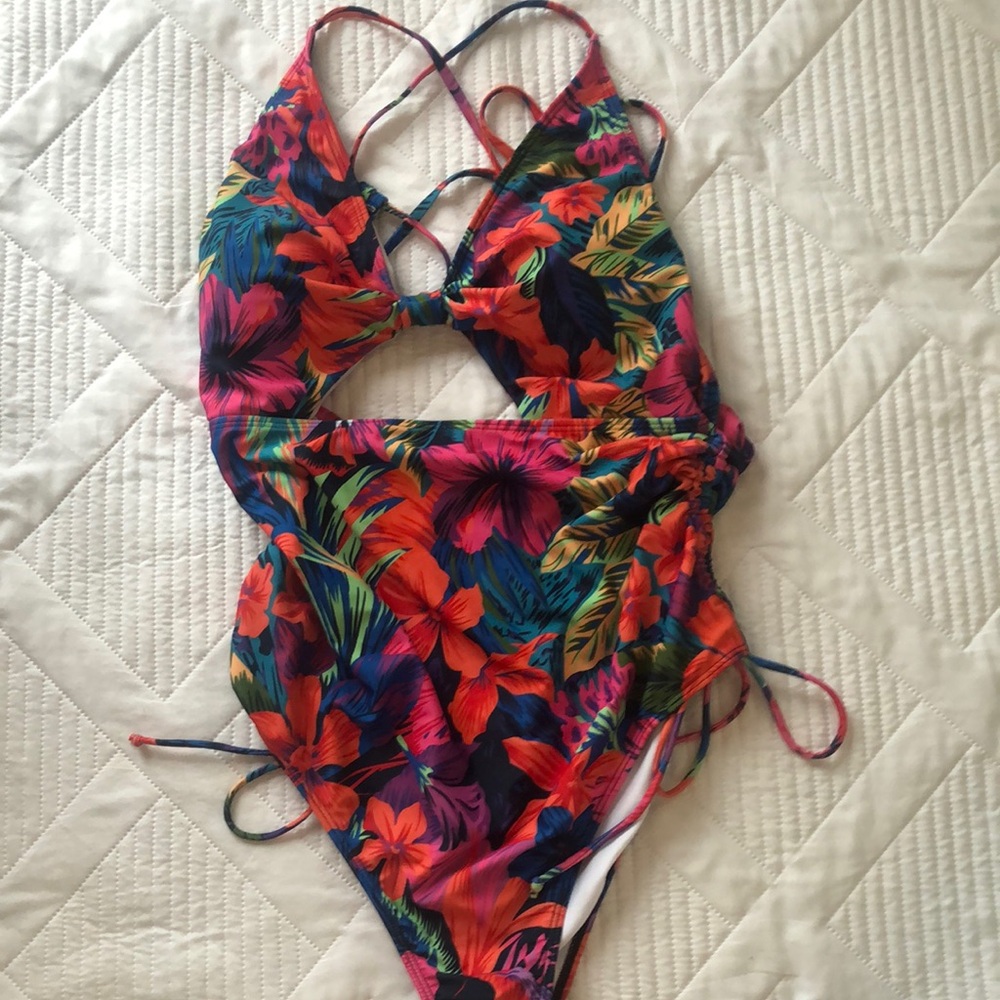 Carriage Court women’s Tropical Floral One piece Swimsuit. Vacation pool summer